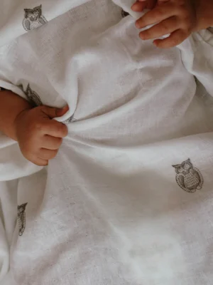Raamae_HandBlockPrinted_OwlMuslinSwaddleSet_07
